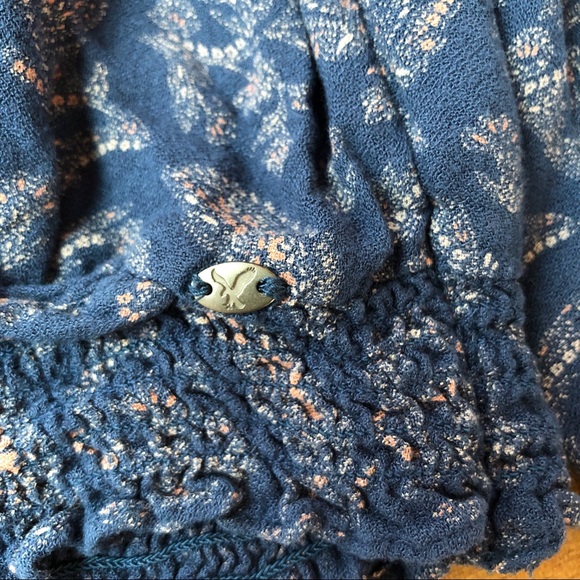 American Eagle 3/4 Sleeve Paisley Style Crop top - Picture 4 of 10